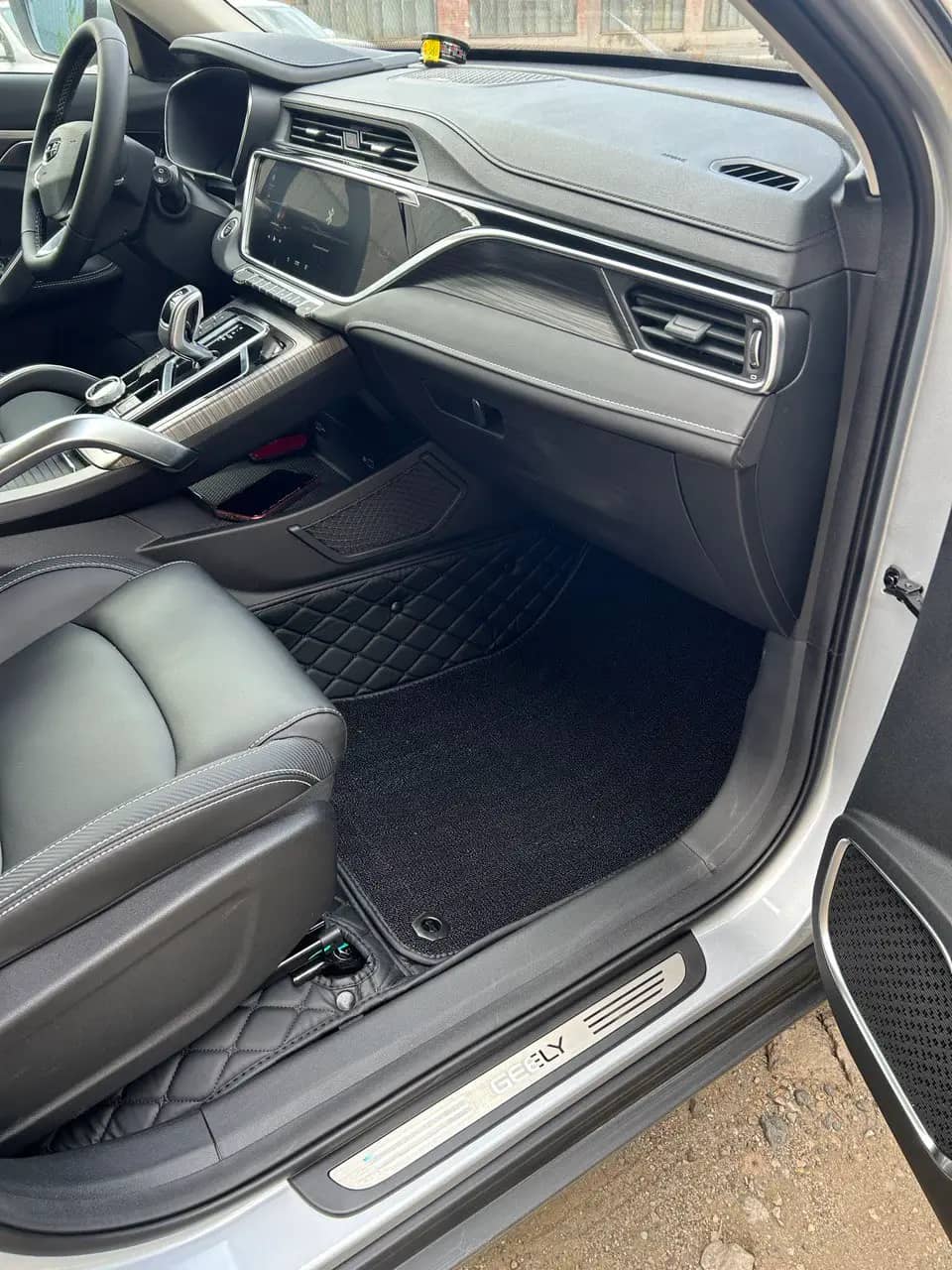 Автомобильные 3D коврики из экокожи для Geely