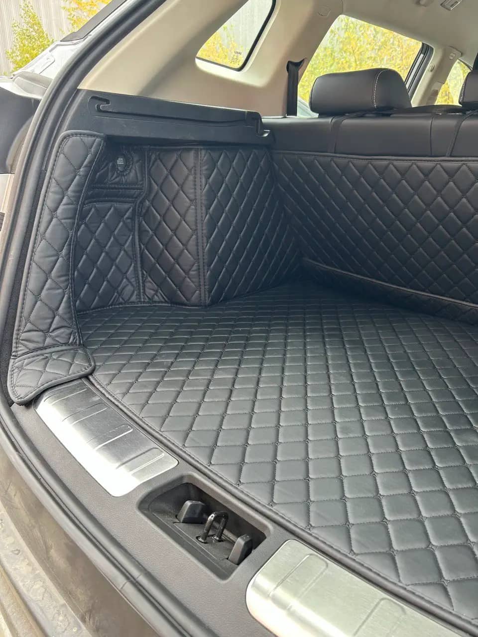 Автомобильные 3D коврики из экокожи для Geely