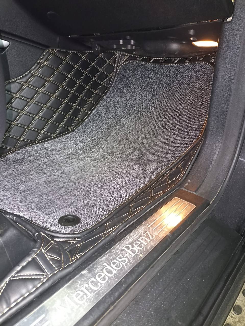 Автомобильные 3D коврики из экокожи для Mercedes-Benz