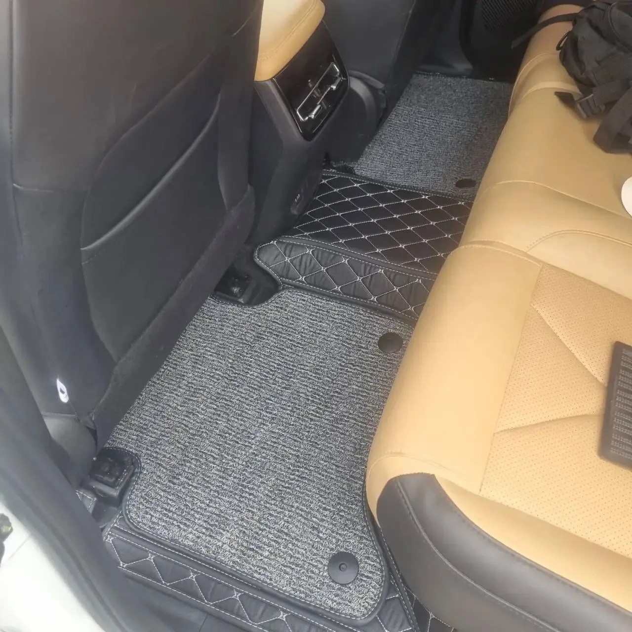 Автомобильные 3D коврики из экокожи для Geely