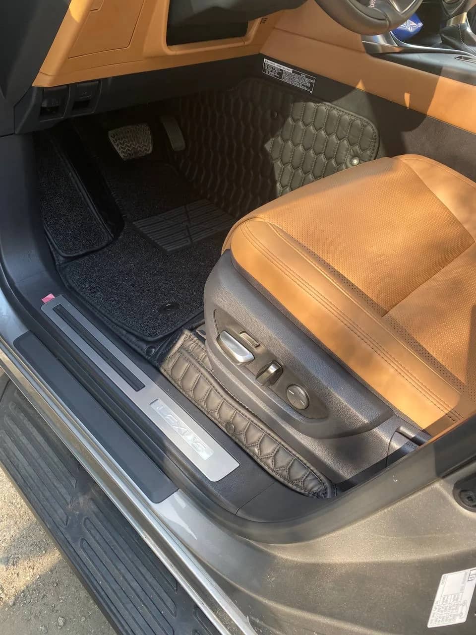 Автомобильные 3D коврики из экокожи для LEXUS
