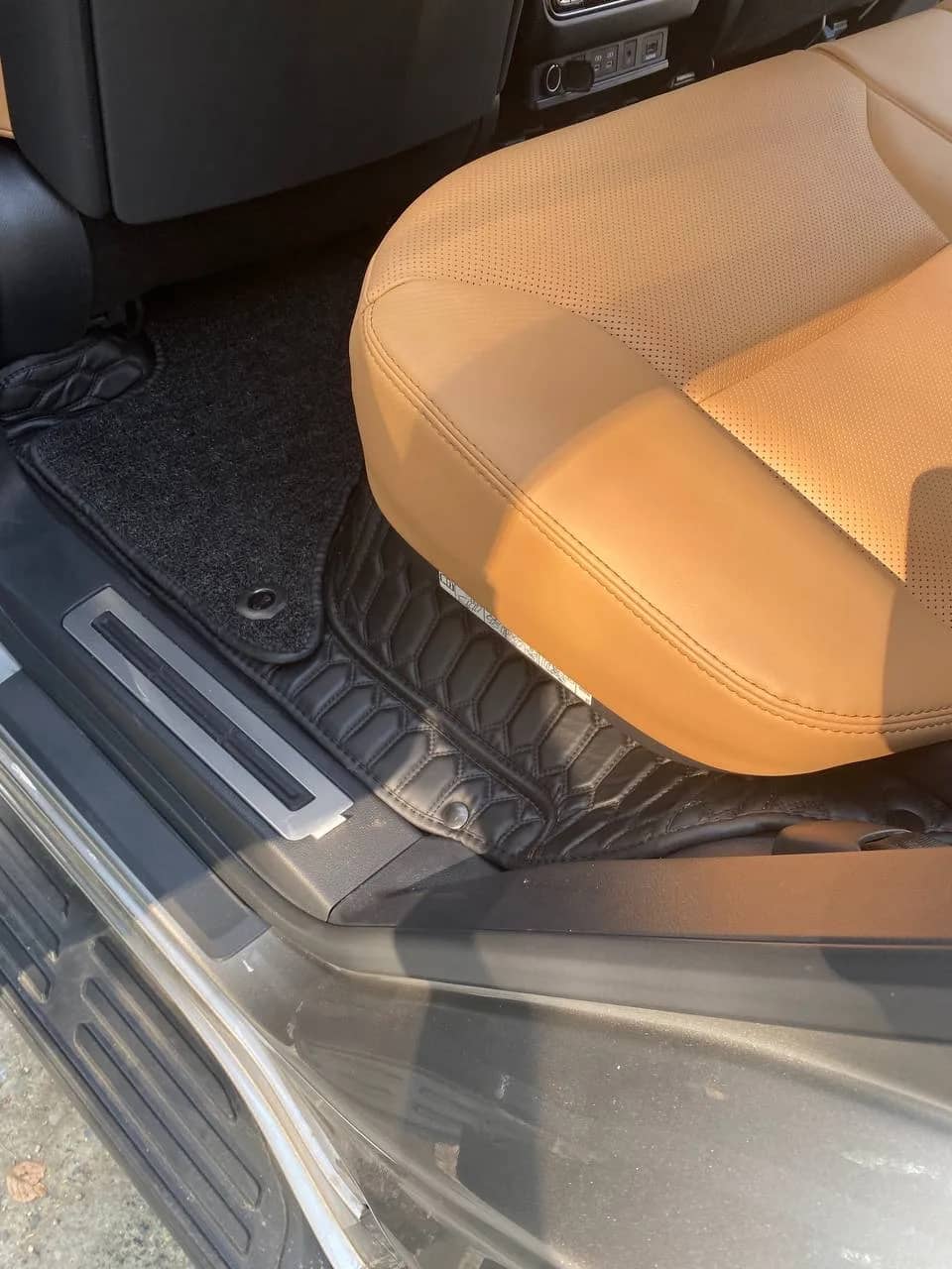 Автомобильные 3D коврики из экокожи для LEXUS