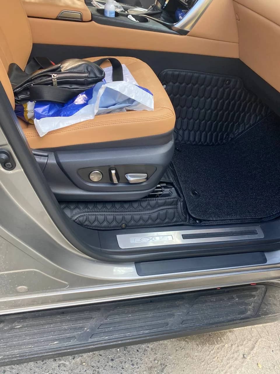 Автомобильные 3D коврики из экокожи для LEXUS